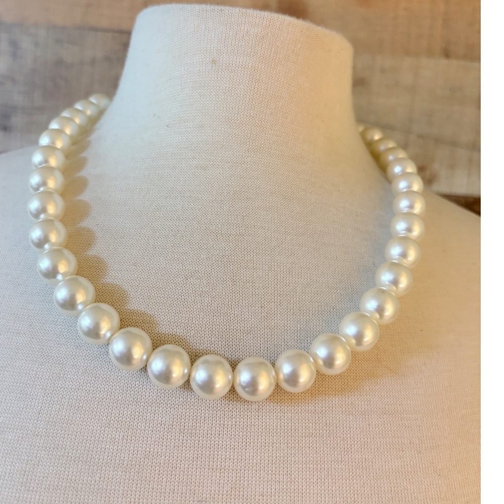 Claire's Faux Pearl Strand Necklace White Round‎ Bead Silver Tone Adjustable